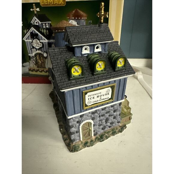 2005 Lemax Peterson Ice House & Cold Storage 55209 Retired‎ Harvest Crossing - Picture 7 of 7